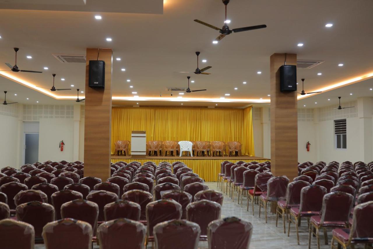 Hydepark Regency Hotel Palakkad Buitenkant foto